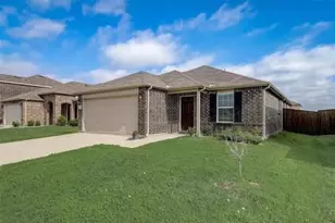 1325 Vernon Dr, Aubrey, TX 76227 - Photo 2