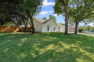 805 W Embercrest Dr, Arlington, TX 76017 - Photo 4