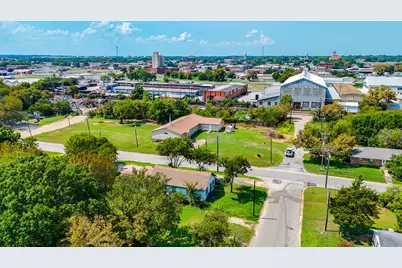 707 E 3rd Avenue, Corsicana, TX 75110 - Photo 24