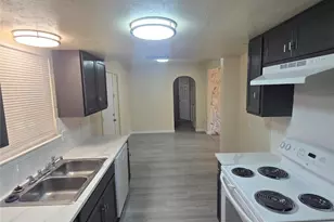 877 Lexington Dr, Lancaster, TX 75134 - Photo 10