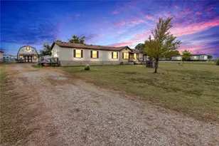 3300 Shady Creek Cir, Red Oak, TX 75154 - Photo 2