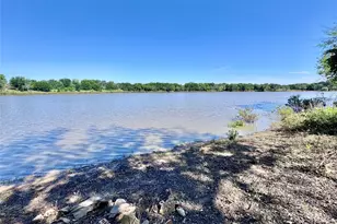 207 Wilson Rd, Valley View, TX 76272 - Photo 4