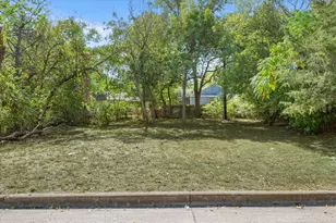 962 E Oleander St, Fort Worth, TX 76104 - Photo 1