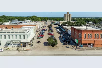 114 N Avenue D, Clifton, TX 76634 - Photo 2