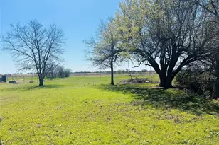 806 E Beth St, Whitney, TX 76692 - Photo 16