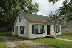 818 E Palestine St, Mexia, TX 76667 - Photo 2