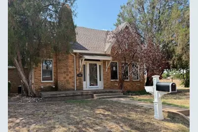 900 James Street, Sweetwater, TX 79556 - Photo 2