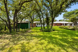 117 S Bermuda St, Lacy Lakeview, TX 76705 - Photo 26