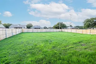 1412 Mason St, Bowie, TX 76230 - Photo 20