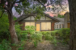 1042 N Clinton Ave, Dallas, TX 75208 - Photo 2