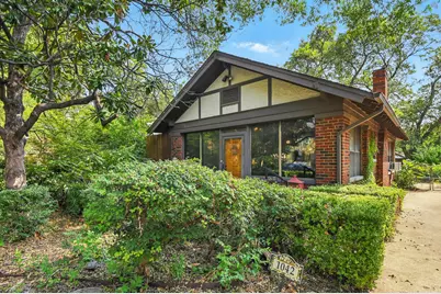 1042 N Clinton Avenue, Dallas, TX 75208 - Photo 1