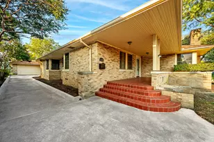 1114 W Walker St, Denison, TX 75020 - Photo 4