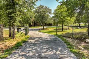 142 Bishop Dr, Weatherford, TX 76088 - Photo 2