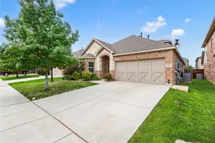 3741 Fossil Tree Ln, Fort Worth, TX 76244 - Photo 4