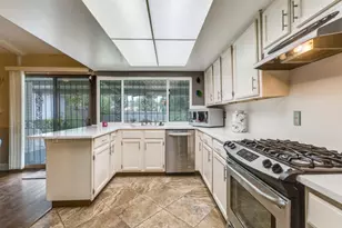 8633 Baumgarten Dr, Dallas, TX 75228 - Photo 14