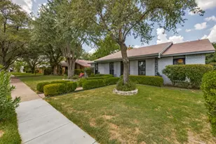 8633 Baumgarten Dr, Dallas, TX 75228 - Photo 2