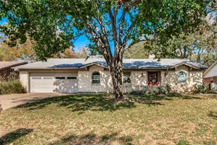 1332 W Redbud Dr, Hurst, TX 76053 - Photo 2