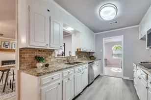 1332 W Redbud Dr, Hurst, TX 76053 - Photo 10