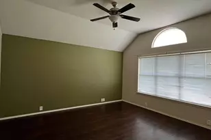 1041 Wagon Trail Dr, Little Elm, TX 75068 - Photo 10