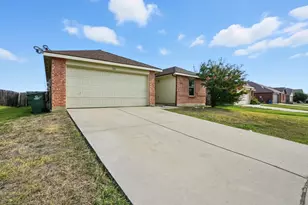321 Quail Crossing Dr, Sanger, TX 76266 - Photo 2