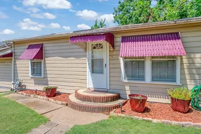 515 E 15th Street, Bonham, TX 75418 - Photo 4