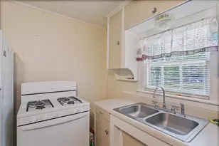 515 E 15th St, Bonham, TX 75418 - Photo 12