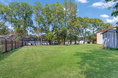 515 E 15th Street, Bonham, TX 75418 - Photo 26