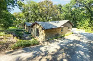 1310 Bow Creek Dr, Duncanville, TX 75116 - Photo 2