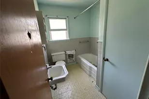 610 Cooper St, Bowie, TX 76230 - Photo 20