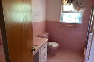 610 Cooper St, Bowie, TX 76230 - Photo 18