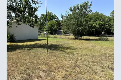 610 Cooper Street, Bowie, TX 76230 - Photo 10