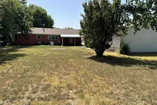 610 Cooper St, Bowie, TX 76230 - Photo 8