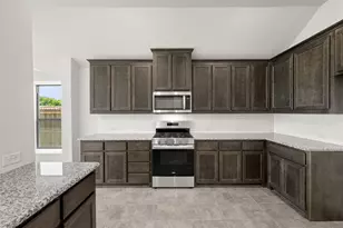 808 Misty Ln, Cleburne, TX 76033 - Photo 6