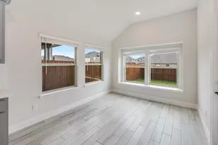 1028 Snowy Owl Dr, Alvarado, TX 76009 - Photo 12