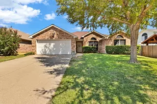 431 Hidden Ridge Dr, Burleson, TX 76028 - Photo 2