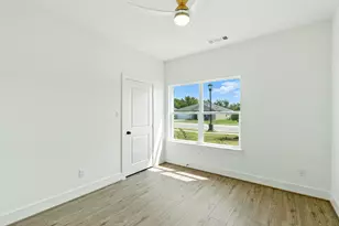 421 Jameson St, Springtown, TX 76082 - Photo 22