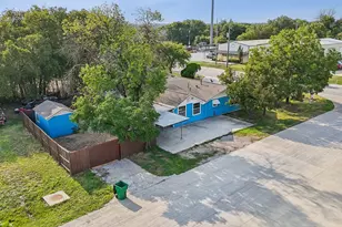303 E 5th St, Justin, TX 76247 - Photo 4