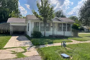 308 W Jacinto St, Groesbeck, TX 76642 - Photo 2