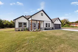 603 W Hayes St, Savoy, TX 75479 - Photo 4