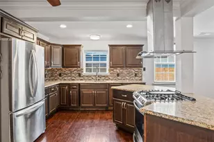 3338 Falls Dr, Dallas, TX 75211 - Photo 2