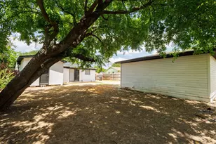 2306 Clover Ridge Dr, Dallas, TX 75216 - Photo 18