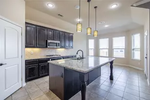 637 Peach Ln, Burleson, TX 76028 - Photo 10