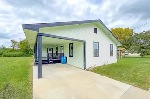 1112 E 13th Ave, Corsicana, TX 75110 - Photo 1