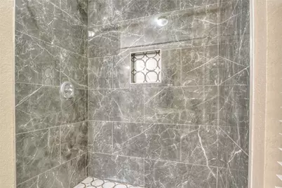 610 Valley Mills Drive, Arlington, TX 76018 - Photo 32