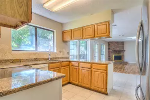 610 Valley Mills Dr, Arlington, TX 76018 - Photo 12