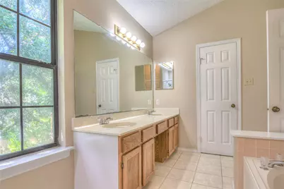 610 Valley Mills Drive, Arlington, TX 76018 - Photo 24