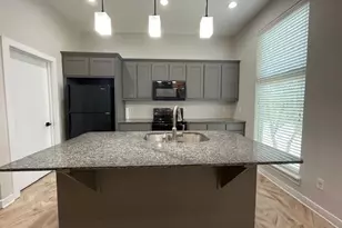 622 Hemphill St, Fort Worth, TX 76104 - Photo 1