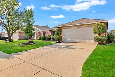 5713 Glenshee Drive, Fort Worth, TX 76135 - Photo 2