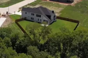 400 Devonshire Dr, Greenville, TX 75401 - Photo 2