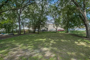637 N 4th St, Garland, TX 75040 - Photo 16
